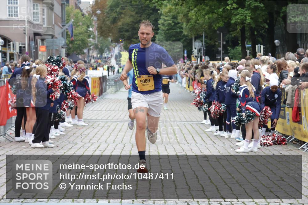 13.09.2026 - Kiel Lauf Yannick Fuchs http://msf.ph/oto/10487411 13.09.2026 10:27:47 Ziel 531, 5080, 5513, 8276, 8919, 11062, 1189, 1498, 4564, 6156, 8846, 9089, 9835, 10435, 10784, 2226, 2303, 3199, 5124, 6621, 10520, 10906, 11744, 1773, 1800, 9089 meine-sportfotos.de