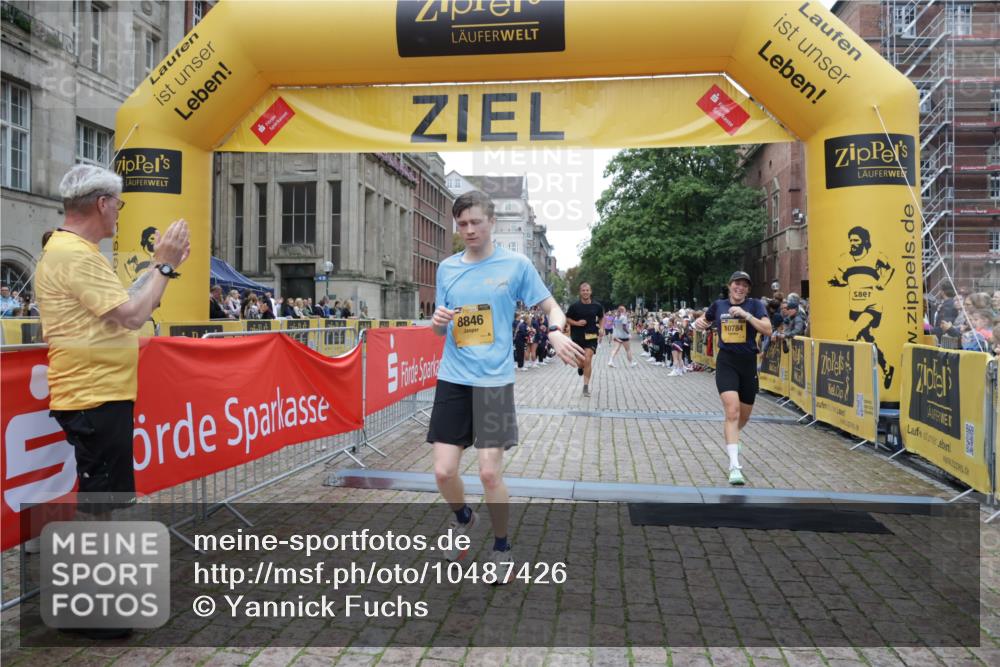 13.09.2026 - Kiel Lauf Yannick Fuchs http://msf.ph/oto/10487426 13.09.2026 10:27:56 Ziel 5124, 5513, 6621, 8919, 10520, 11062, 531, 1189, 1498, 4564, 5080, 6156, 8276, 9835, 10784, 754, 2181, 2226, 2303, 2814, 3199, 3518, 4814, 10468, 10906, 11744, 12745, 1189, 8846, 9089, 10435, 10784 meine-sportfotos.de