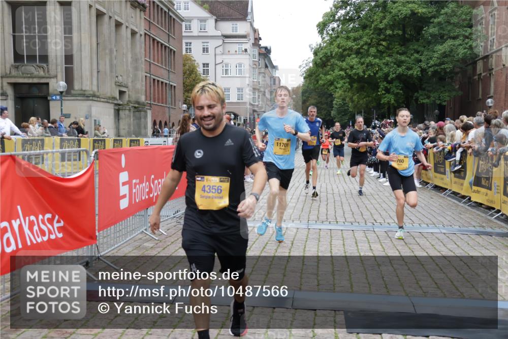 13.09.2026 - Kiel Lauf Yannick Fuchs http://msf.ph/oto/10487566 13.09.2026 10:29:17 Ziel 296, 494, 1716, 1828, 1891, 3926, 4190, 4470, 5584, 8072, 10358, 10630, 11855, 12332, 369, 760, 1514, 1716, 2152, 2673, 3370, 3756, 3951, 4054, 4190, 4410, 5213, 7096, 7361, 7426, 8581, 9704, 10163, 10539, 10547, 11278, 11701, 11786, 12125, 12308, 259, 408, 878, 3177, 4336, 4744, 5143, 9984, 10233, 10624, 11222, 11462, 11594, 12093, 12675, 760, 1558, 4356, 8426, 9704, 11701, 11789, 12308 meine-sportfotos.de