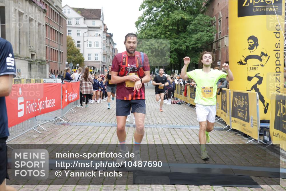 13.09.2026 - Kiel Lauf Yannick Fuchs http://msf.ph/oto/10487690 13.09.2026 10:29:59 Ziel 3826, 5864, 8140, 9584, 10476, 12737, 259, 878, 3177, 4336, 5143, 5624, 6126, 6169, 8140, 9984, 10233, 10624, 11222, 11462, 11594, 12093, 12119, 12290, 12591, 12675, 556, 563, 4471, 4477, 4837, 5082, 5575, 7152, 7691, 7818, 8582, 9644, 9669, 10019, 10129, 11781, 12491, 408, 1828, 4744, 5143, 9984, 10233, 10358, 10630, 11222, 11462, 11594, 12332 meine-sportfotos.de