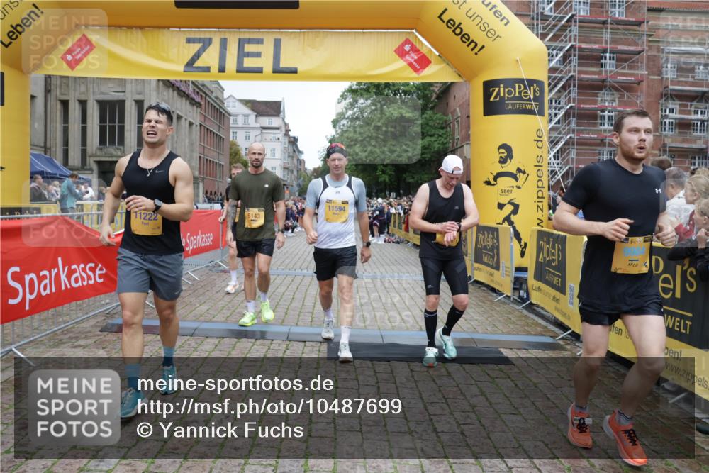 13.09.2026 - Kiel Lauf Yannick Fuchs http://msf.ph/oto/10487699 13.09.2026 10:30:02 Ziel 3826, 5082, 5575, 5864, 9584, 10476, 12737, 259, 878, 3177, 4336, 5624, 6126, 6169, 8140, 10233, 10624, 12093, 12119, 12290, 12591, 12675, 556, 563, 2762, 4471, 4477, 4837, 7152, 7691, 7818, 8582, 9644, 9669, 10019, 10129, 11781, 12491, 408, 4744, 5143, 9984, 10233, 11222, 11462, 11594, 12332 meine-sportfotos.de