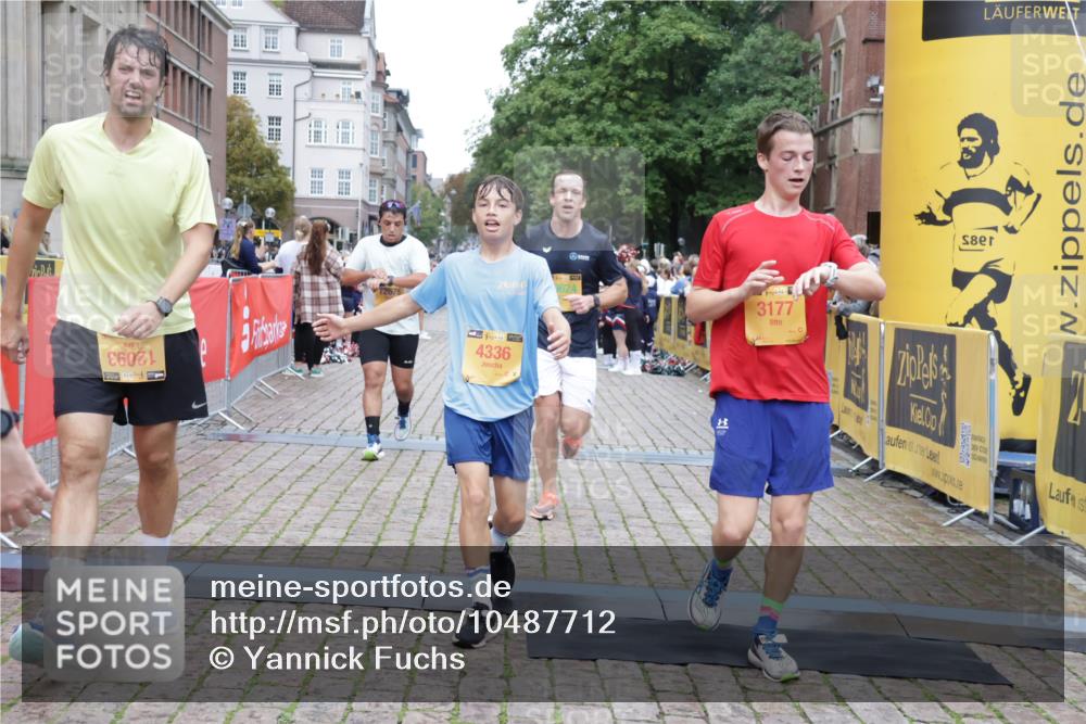 13.09.2026 - Kiel Lauf Yannick Fuchs http://msf.ph/oto/10487712 13.09.2026 10:30:10 Ziel 563, 3826, 4837, 5082, 5575, 7152, 7691, 7818, 8582, 9644, 259, 5624, 5864, 6126, 6169, 8140, 9584, 10476, 10624, 12119, 12290, 12591, 12675, 12737, 556, 629, 1203, 1454, 1734, 2762, 4438, 4471, 4477, 5384, 5967, 7844, 8122, 9669, 10019, 10129, 11781, 12491, 259, 878, 3177, 4336, 10624, 12093, 12675 meine-sportfotos.de