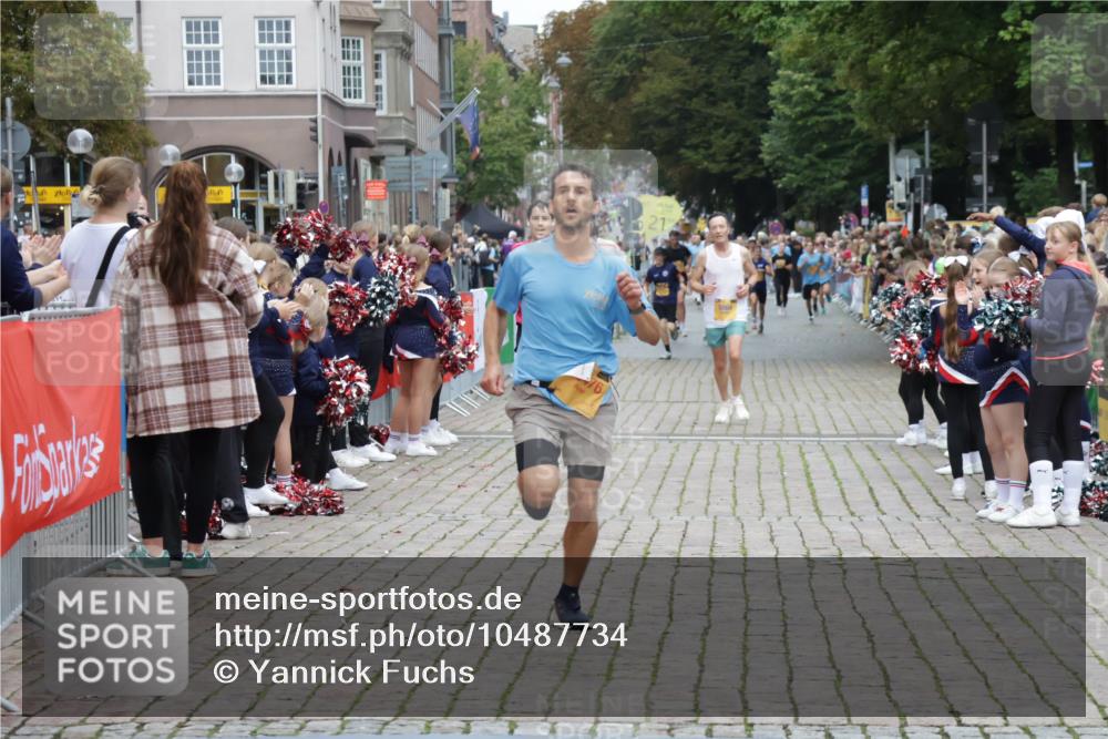13.09.2026 - Kiel Lauf Yannick Fuchs http://msf.ph/oto/10487734 13.09.2026 10:30:28 Ziel 314, 629, 1203, 1454, 1734, 2149, 2756, 2762, 4438, 4471, 4477, 5384, 5967, 7703, 7844, 8122, 10129, 11781, 12491, 556, 563, 3826, 4837, 5082, 5575, 5864, 7152, 7691, 7818, 8582, 9584, 9644, 9669, 10019, 10476, 12737, 457, 2379, 2441, 4287, 5268, 5592, 5745, 6291, 8862, 9060, 9866, 9868, 10368, 11237, 5624, 8140, 10476 meine-sportfotos.de