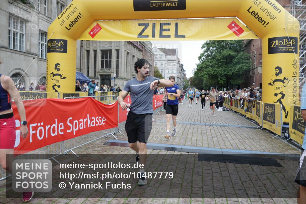 13.09.2026 - Kiel Lauf Yannick Fuchs http://msf.ph/oto/10487779 13.09.2026 10:30:46 Ziel 457, 1726, 5268, 5592, 5745, 6291, 8862, 9866, 9868, 10368, 11237, 12566, 314, 457, 556, 629, 1203, 1454, 1734, 2149, 2379, 2441, 2756, 2762, 4287, 4438, 4471, 4477, 4837, 5384, 5592, 5967, 7691, 7703, 7818, 7844, 8122, 9060, 9644, 9669, 10019, 10129, 11781, 12491, 419, 967, 1187, 1574, 3298, 4933, 6450, 9919, 10543, 11040, 11669, 563, 4837, 5082, 5575, 7152, 7691, 7818, 8582, 9644 meine-sportfotos.de