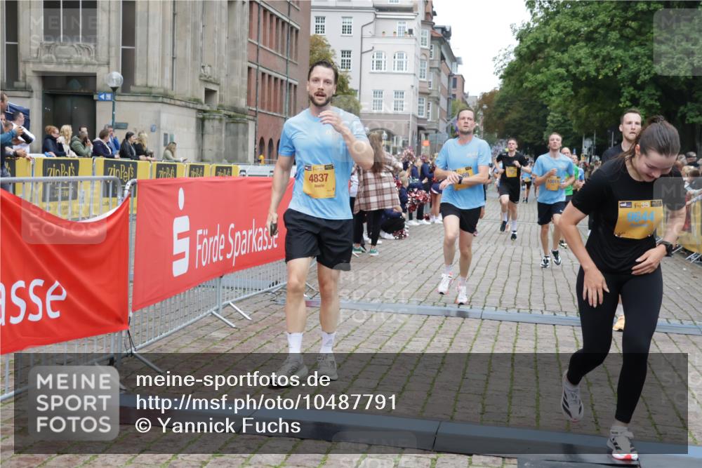 13.09.2026 - Kiel Lauf Yannick Fuchs http://msf.ph/oto/10487791 13.09.2026 10:30:50 Ziel 1574, 1726, 5268, 6291, 8862, 9866, 9868, 10543, 12566, 314, 457, 556, 629, 1203, 1454, 1734, 2149, 2379, 2441, 2756, 2762, 4287, 4438, 4471, 4477, 5384, 5592, 5745, 5967, 7703, 7844, 8122, 9060, 9669, 10019, 10129, 10368, 11237, 11781, 12491, 419, 967, 1187, 3298, 4933, 5612, 6450, 9919, 11040, 11669, 556, 563, 4837, 7152, 7691, 7818, 8582, 9644, 9669, 10019 meine-sportfotos.de
