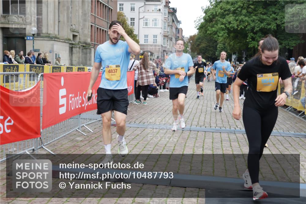 13.09.2026 - Kiel Lauf Yannick Fuchs http://msf.ph/oto/10487793 13.09.2026 10:30:50 Ziel 1574, 1726, 5268, 6291, 8862, 9866, 9868, 10543, 12566, 314, 457, 556, 629, 1203, 1454, 1734, 2149, 2379, 2441, 2756, 2762, 4287, 4438, 4471, 4477, 5384, 5592, 5745, 5967, 7703, 7844, 8122, 9060, 9669, 10019, 10129, 10368, 11237, 11781, 12491, 419, 967, 1187, 3298, 4933, 5612, 6450, 9919, 11040, 11669, 556, 563, 4837, 7152, 7691, 7818, 8582, 9644, 9669, 10019 meine-sportfotos.de
