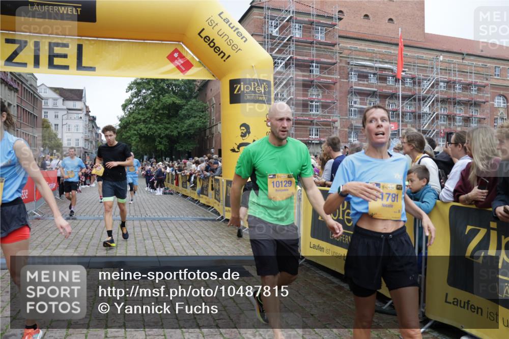13.09.2026 - Kiel Lauf Yannick Fuchs http://msf.ph/oto/10487815 13.09.2026 10:30:57 Ziel 419, 967, 1187, 1574, 1726, 3298, 4933, 6450, 9866, 9868, 9919, 10543, 11040, 11669, 12566, 314, 457, 629, 1203, 1454, 1734, 2149, 2379, 2441, 2756, 4287, 4438, 5268, 5384, 5592, 5745, 5967, 6291, 7703, 7844, 8122, 8862, 9060, 9866, 9868, 10368, 11237, 227, 1834, 2256, 4771, 5035, 5251, 5612, 7024, 7330, 10780, 556, 1454, 2762, 4438, 4471, 4477, 5384, 9669, 10019, 10129, 11781, 12491 meine-sportfotos.de