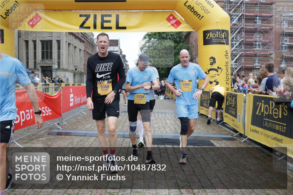 13.09.2026 - Kiel Lauf Yannick Fuchs http://msf.ph/oto/10487832 13.09.2026 10:31:02 Ziel 419, 967, 1187, 1574, 3298, 4933, 5612, 6450, 9919, 10543, 11040, 11669, 314, 457, 629, 1203, 1574, 1726, 2149, 2379, 2441, 2756, 4287, 5268, 5592, 5745, 5967, 6291, 7703, 7844, 8862, 9060, 9866, 9868, 10368, 11237, 12566, 227, 1834, 2256, 4446, 4771, 5035, 5251, 7024, 7330, 7402, 7834, 7863, 8496, 10780, 11329, 629, 1203, 1454, 1734, 2762, 4438, 5384, 5967, 7844, 8122 meine-sportfotos.de