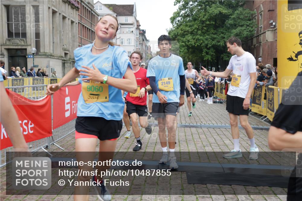 13.09.2026 - Kiel Lauf Yannick Fuchs http://msf.ph/oto/10487855 13.09.2026 10:31:10 Ziel 419, 967, 1187, 1834, 2256, 4771, 5035, 5251, 5612, 7024, 7330, 10780, 11040, 11669, 419, 457, 1574, 1726, 3298, 4287, 4933, 5268, 5592, 5745, 6291, 6450, 8862, 9866, 9868, 9919, 10368, 10543, 11040, 11237, 12566, 227, 1196, 3231, 3727, 4446, 5813, 7335, 7402, 7834, 7863, 8496, 11329, 314, 457, 629, 1203, 2149, 2379, 2441, 2756, 4287, 5592, 5745, 5967, 7703, 9060, 10368, 11237 meine-sportfotos.de