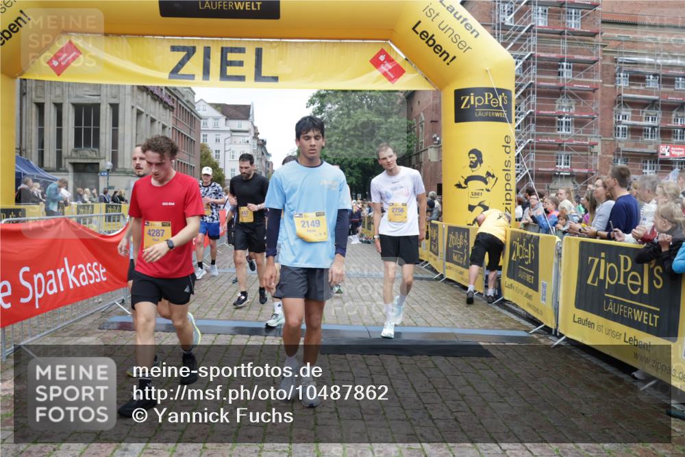 13.09.2026 - Kiel Lauf Yannick Fuchs http://msf.ph/oto/10487862 13.09.2026 10:31:12 Ziel 227, 967, 1834, 2256, 4771, 5035, 5251, 5612, 7024, 7330, 10780, 419, 967, 1187, 1574, 1726, 3298, 4933, 5268, 5745, 6291, 6450, 8862, 9866, 9868, 9919, 10368, 10543, 11040, 11237, 11669, 12566, 866, 1196, 3231, 3727, 4446, 5813, 7335, 7402, 7834, 7863, 8496, 8645, 8761, 10489, 11329, 314, 457, 2149, 2379, 2441, 2756, 4287, 5592, 5745, 7703, 9060, 10368, 11237 meine-sportfotos.de