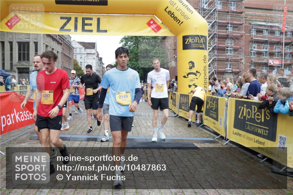 13.09.2026 - Kiel Lauf Yannick Fuchs http://msf.ph/oto/10487863 13.09.2026 10:31:12 Ziel 227, 967, 1834, 2256, 4771, 5035, 5251, 5612, 7024, 7330, 10780, 419, 967, 1187, 1574, 1726, 3298, 4933, 5268, 5745, 6291, 6450, 8862, 9866, 9868, 9919, 10368, 10543, 11040, 11237, 11669, 12566, 866, 1196, 3231, 3727, 4446, 5813, 7335, 7402, 7834, 7863, 8496, 8645, 8761, 10489, 11329, 314, 457, 2149, 2379, 2441, 2756, 4287, 5592, 5745, 7703, 9060, 10368, 11237 meine-sportfotos.de