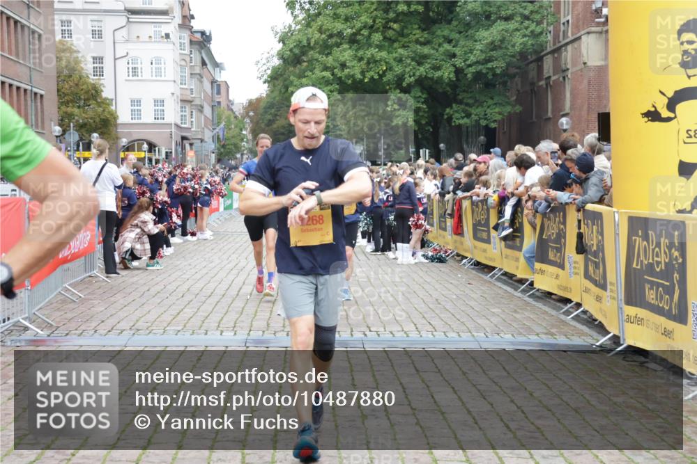 13.09.2026 - Kiel Lauf Yannick Fuchs http://msf.ph/oto/10487880 13.09.2026 10:31:20 Ziel 227, 1834, 2256, 3727, 4446, 4771, 5035, 5251, 5813, 7024, 7330, 7335, 7402, 7834, 7863, 8496, 10780, 11329, 419, 967, 1187, 1574, 1726, 3298, 4933, 5268, 5612, 6450, 9866, 9868, 9919, 10543, 11040, 11669, 12566, 866, 1076, 1196, 1300, 3231, 4234, 5071, 5991, 7476, 7749, 8645, 8761, 9225, 10489, 12361, 5268, 6291, 8862, 9866, 9868 meine-sportfotos.de