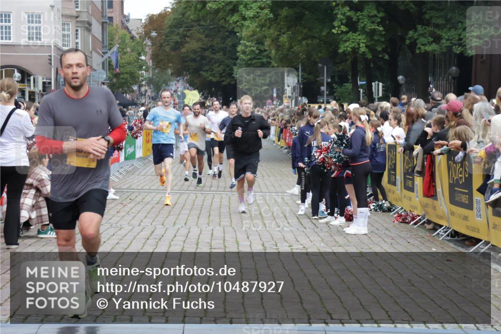 13.09.2026 - Kiel Lauf Yannick Fuchs http://msf.ph/oto/10487927 13.09.2026 10:31:41 Ziel 866, 900, 1076, 1300, 1626, 1981, 4234, 4616, 5071, 5868, 5870, 5991, 6045, 6220, 6985, 7375, 7476, 7749, 8531, 8645, 8761, 9225, 10489, 12361, 227, 1196, 1834, 2256, 3231, 3727, 4446, 4771, 5035, 5251, 5612, 5813, 7024, 7330, 7335, 7402, 7834, 7863, 8496, 10489, 10780, 11329, 577, 1403, 1406, 2389, 4816, 4900, 5134, 8837, 8958, 9438, 10768, 11193, 12024, 12028, 12058, 419, 967, 1187, 5612, 9919, 11040, 11669 meine-sportfotos.de
