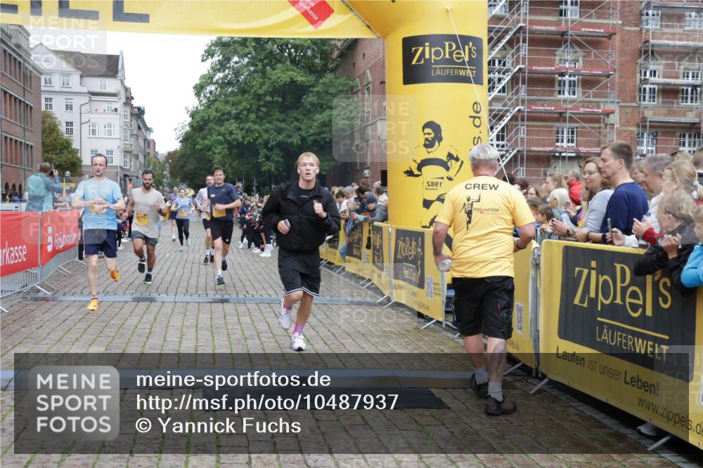 13.09.2026 - Kiel Lauf Yannick Fuchs http://msf.ph/oto/10487937 13.09.2026 10:31:46 Ziel 900, 1076, 1626, 1981, 4616, 5071, 5134, 5868, 5870, 6045, 6220, 6985, 7375, 7476, 7749, 8531, 9438, 10768, 11193, 12028, 12361, 227, 866, 1196, 1300, 1834, 2256, 3231, 3727, 4234, 4446, 4771, 5035, 5251, 5813, 5991, 7024, 7330, 7335, 7402, 7834, 7863, 8496, 8645, 8761, 9225, 10489, 10780, 11329, 12361, 153, 520, 577, 1239, 1403, 1406, 2389, 2990, 4816, 4900, 8837, 8958, 11722, 11927, 12024, 12058, 12127, 1834, 2256, 4771, 5035, 5612, 7024, 7330 meine-sportfotos.de