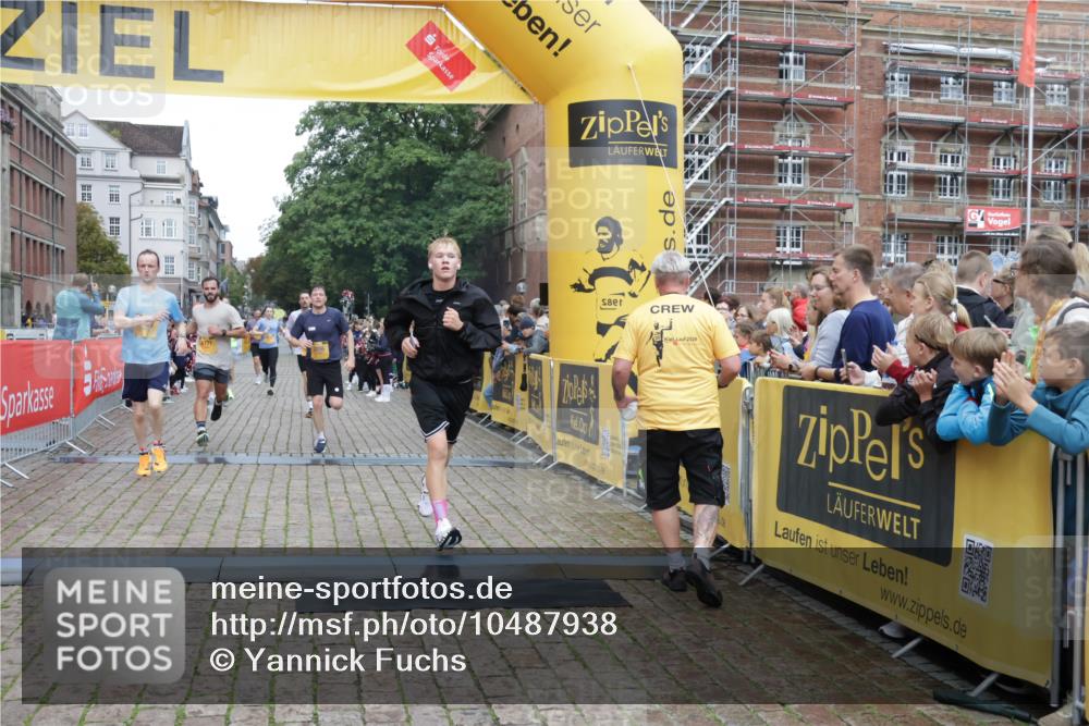 13.09.2026 - Kiel Lauf Yannick Fuchs http://msf.ph/oto/10487938 13.09.2026 10:31:46 Ziel 900, 1076, 1626, 1981, 4616, 5071, 5134, 5868, 5870, 6045, 6220, 6985, 7375, 7476, 7749, 8531, 9438, 10768, 11193, 12028, 12361, 227, 866, 1196, 1300, 1834, 2256, 3231, 3727, 4234, 4446, 4771, 5035, 5251, 5813, 5991, 7024, 7330, 7335, 7402, 7834, 7863, 8496, 8645, 8761, 9225, 10489, 10780, 11329, 12361, 153, 520, 577, 1239, 1403, 1406, 2389, 2990, 4816, 4900, 8837, 8958, 11722, 11927, 12024, 12058, 12127, 1834, 2256, 4771, 5035, 5612, 7024, 7330 meine-sportfotos.de