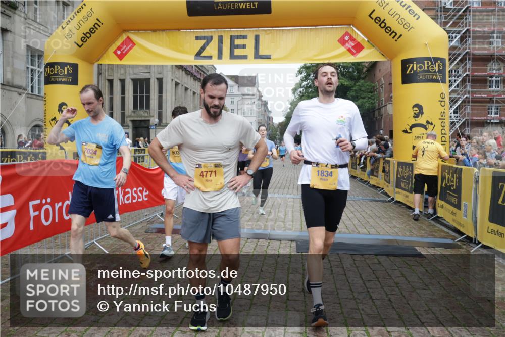 13.09.2026 - Kiel Lauf Yannick Fuchs http://msf.ph/oto/10487950 13.09.2026 10:31:50 Ziel 900, 1406, 1626, 1981, 2389, 4616, 4900, 5134, 5868, 5870, 6045, 6220, 6985, 7375, 8531, 8837, 8958, 9438, 10768, 11193, 12024, 12028, 12058, 227, 866, 1076, 1196, 1300, 3231, 3727, 4234, 4446, 5071, 5251, 5813, 5991, 7335, 7402, 7476, 7749, 7834, 7863, 8496, 8645, 8761, 9225, 10489, 10780, 11329, 12361, 153, 520, 577, 1239, 1403, 2990, 4816, 4903, 5965, 8465, 10087, 10981, 11416, 11722, 11927, 11975, 12127, 227, 1834, 2256, 4771, 5035, 5251, 7024, 7330 meine-sportfotos.de