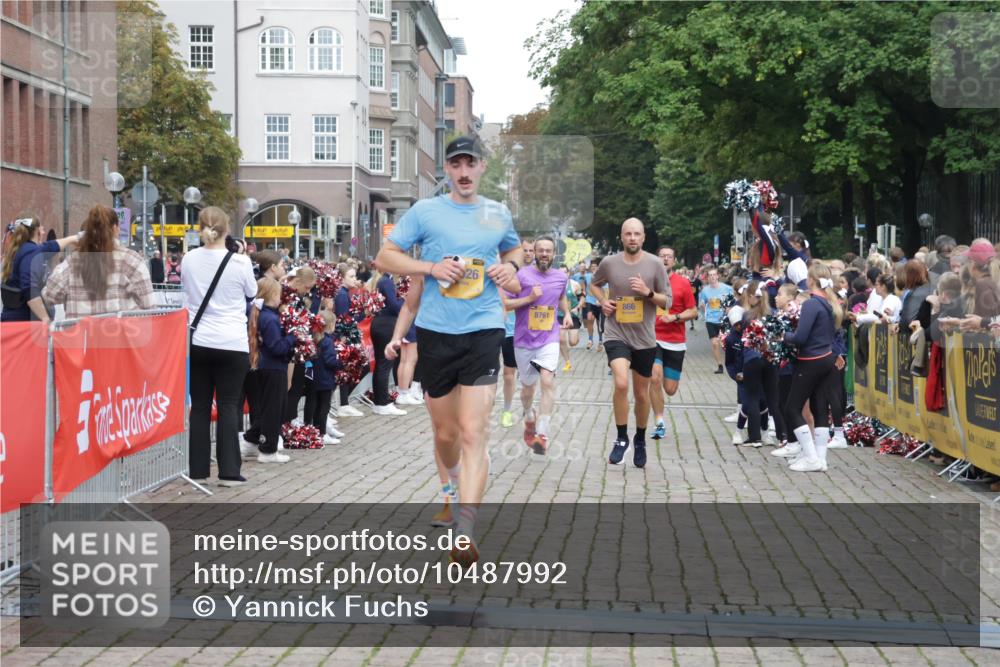 13.09.2026 - Kiel Lauf Yannick Fuchs http://msf.ph/oto/10487992 13.09.2026 10:32:04 Ziel 153, 520, 577, 1239, 1403, 1406, 2389, 2990, 4816, 4900, 4903, 5965, 8465, 8958, 10087, 11416, 11722, 11927, 11975, 12024, 12127, 866, 900, 1076, 1196, 1300, 1626, 1981, 4234, 4616, 4900, 5071, 5134, 5868, 5870, 5991, 6045, 6220, 6985, 7375, 7476, 7749, 8531, 8645, 8761, 8837, 8958, 9225, 9438, 10489, 10768, 11193, 12028, 12058, 12361, 524, 2716, 3353, 3570, 3923, 4079, 4349, 7790, 8376, 8489, 8878, 10981, 11451, 11612, 12761, 866, 1196, 3231, 3727, 4446, 7834 meine-sportfotos.de
