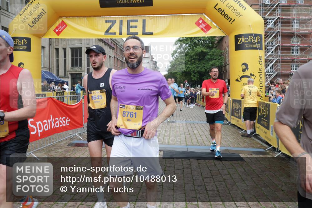 13.09.2026 - Kiel Lauf Yannick Fuchs http://msf.ph/oto/10488013 13.09.2026 10:32:10 Ziel 153, 520, 1239, 2716, 2990, 3353, 4816, 4903, 5965, 8465, 8489, 10087, 10981, 11416, 11722, 11927, 11975, 12127, 577, 900, 1076, 1403, 1406, 1626, 1981, 2389, 4234, 4616, 4816, 4900, 5071, 5134, 5868, 5870, 6045, 6220, 6985, 7375, 7476, 7749, 8531, 8837, 8958, 9225, 9438, 10768, 11193, 12024, 12028, 12058, 12361, 524, 3170, 3570, 3923, 4079, 4349, 4512, 6435, 7790, 8376, 8878, 11451, 11612, 12071, 12367, 12761, 866, 1076, 1196, 1300, 4234 meine-sportfotos.de