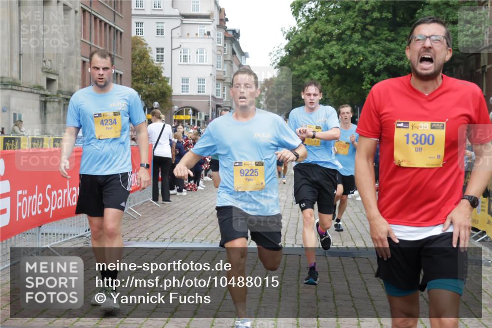 13.09.2026 - Kiel Lauf Yannick Fuchs http://msf.ph/oto/10488015 13.09.2026 10:32:11 Ziel 153, 520, 1239, 2716, 2990, 3353, 3570, 4903, 5965, 8376, 8465, 8489, 10087, 10981, 11416, 11722, 11927, 11975, 12127, 577, 900, 1076, 1403, 1406, 1626, 1981, 2389, 4616, 4816, 4900, 5071, 5134, 5868, 5870, 6045, 6220, 6985, 7375, 7476, 7749, 8531, 8837, 8958, 9438, 10768, 11193, 12024, 12028, 12058, 12361, 524, 3170, 3923, 4079, 4349, 4512, 6435, 7790, 8878, 11319, 11451, 11612, 12071, 12367, 12761, 866, 1076, 1196, 1300, 4234, 5071 meine-sportfotos.de