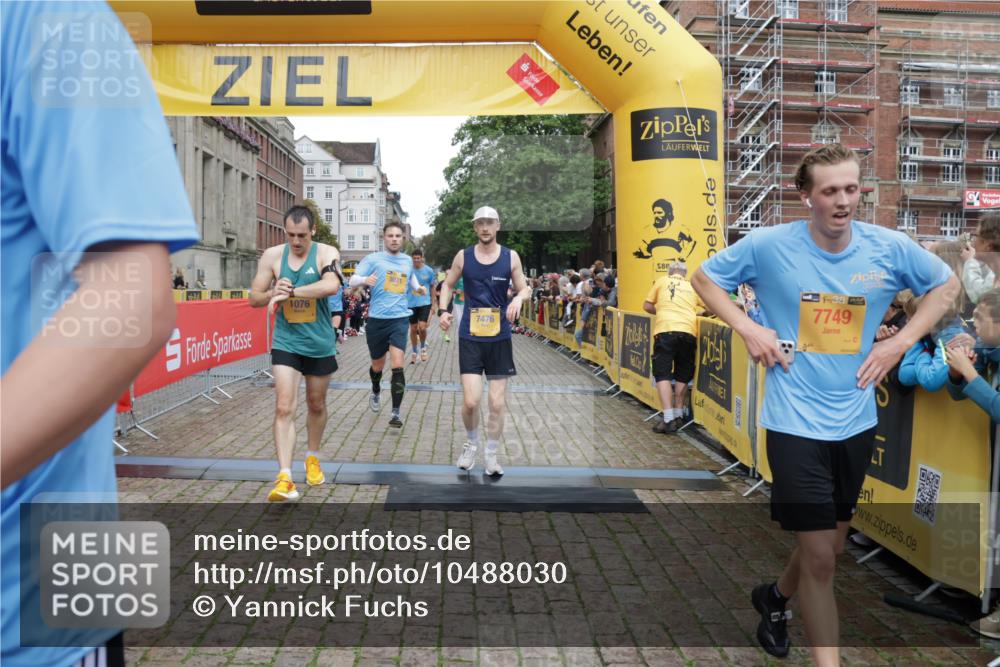13.09.2026 - Kiel Lauf Yannick Fuchs http://msf.ph/oto/10488030 13.09.2026 10:32:14 Ziel 153, 1239, 2716, 3353, 3570, 4079, 4903, 5965, 7790, 8376, 8465, 8489, 10087, 10981, 11416, 11722, 11927, 11975, 12761, 520, 577, 900, 1403, 1406, 1626, 1981, 2389, 2990, 4616, 4816, 4900, 5071, 5134, 5868, 5870, 6045, 6220, 6985, 7375, 8531, 8837, 8958, 9438, 10768, 11193, 11722, 11927, 12024, 12028, 12058, 12127, 524, 3170, 3923, 4236, 4349, 4512, 6435, 8033, 8878, 9123, 11299, 11319, 11451, 11612, 12071, 12367, 866, 900, 1076, 1300, 1626, 4234, 4616, 5071, 5868, 5870 meine-sportfotos.de