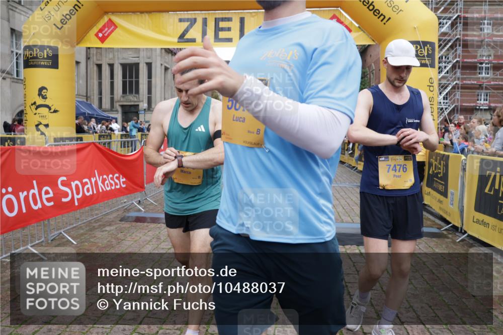 13.09.2026 - Kiel Lauf Yannick Fuchs http://msf.ph/oto/10488037 13.09.2026 10:32:16 Ziel 153, 524, 1239, 2716, 3353, 3570, 4079, 4903, 5965, 7790, 8376, 8465, 8489, 10087, 10981, 11416, 11975, 12761, 153, 520, 577, 900, 1239, 1403, 1406, 1626, 1981, 2389, 2990, 4616, 4816, 4900, 5134, 5868, 5870, 6045, 6220, 6985, 7375, 8531, 8837, 8958, 9438, 10768, 11193, 11722, 11927, 12024, 12028, 12058, 12127, 1393, 3170, 3923, 4236, 4349, 4512, 6435, 8033, 8683, 8878, 9123, 11299, 11319, 11451, 11612, 12071, 12367, 900, 1076, 1626, 1981, 4234, 4616, 5071, 5868, 5870 meine-sportfotos.de