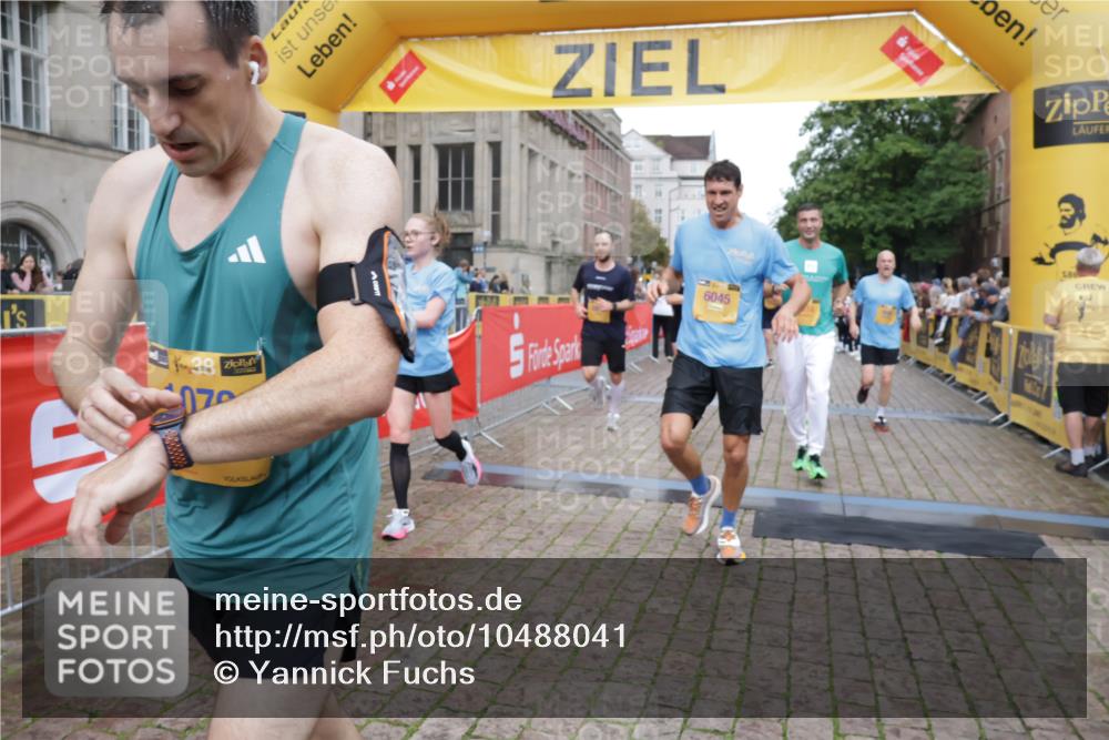 13.09.2026 - Kiel Lauf Yannick Fuchs http://msf.ph/oto/10488041 13.09.2026 10:32:17 Ziel 524, 2716, 3353, 3570, 4079, 4903, 5965, 7790, 8376, 8465, 8489, 10087, 10981, 11416, 11451, 11975, 12761, 153, 520, 577, 900, 1239, 1403, 1406, 1981, 2389, 2990, 4816, 4900, 4903, 5134, 5870, 5965, 6220, 6985, 7375, 8531, 8837, 8958, 9438, 10768, 11193, 11722, 11927, 11975, 12024, 12028, 12058, 12127, 1393, 3170, 3923, 4236, 4349, 4512, 6435, 8033, 8683, 8878, 9123, 11299, 11319, 11612, 12071, 12367, 900, 1076, 1626, 1981, 4234, 4616, 5071, 5868, 5870 meine-sportfotos.de