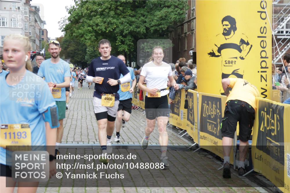 13.09.2026 - Kiel Lauf Yannick Fuchs http://msf.ph/oto/10488088 13.09.2026 10:32:29 Ziel 524, 3170, 3923, 4236, 4349, 4512, 6435, 7790, 8033, 8878, 9123, 11299, 11319, 11451, 11612, 12071, 12367, 153, 520, 577, 1239, 1403, 1406, 2389, 2716, 2990, 3353, 3570, 4079, 4816, 4900, 4903, 5965, 7790, 8376, 8465, 8489, 8958, 10087, 10981, 11416, 11722, 11927, 11975, 12024, 12127, 12761, 342, 870, 875, 1393, 1612, 1801, 4393, 4963, 5721, 6337, 7471, 7650, 8621, 8683, 10338, 11597, 12353, 12728, 577, 1403, 1406, 2389, 4900, 5134, 8837, 8958, 9438, 10768 meine-sportfotos.de