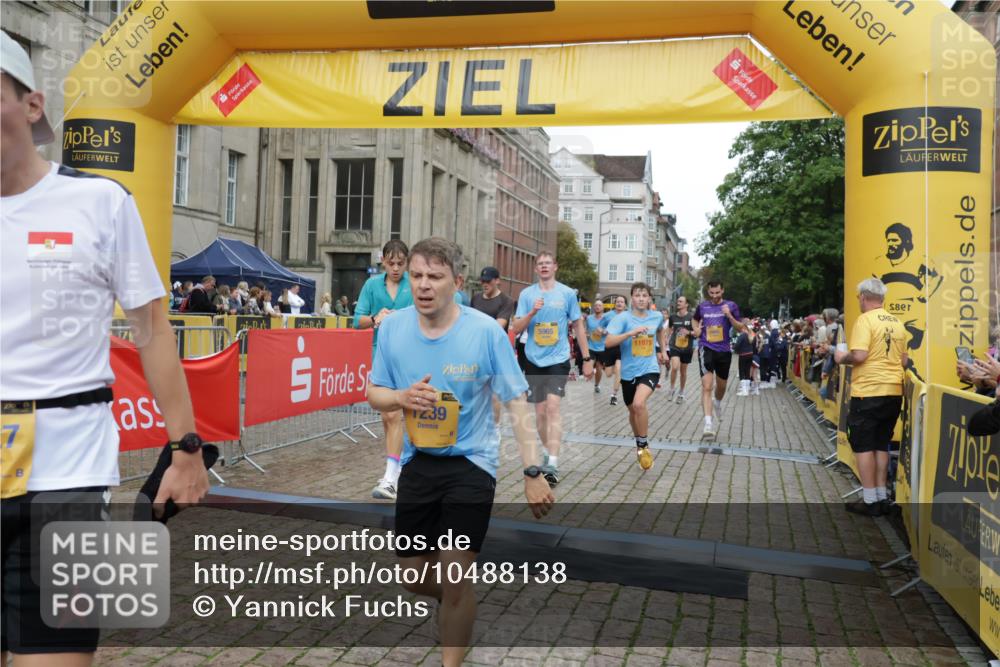 13.09.2026 - Kiel Lauf Yannick Fuchs http://msf.ph/oto/10488138 13.09.2026 10:32:42 Ziel 342, 870, 875, 1393, 1612, 1801, 4236, 4393, 4963, 5721, 6337, 7471, 7650, 8033, 8621, 8683, 9123, 10338, 11299, 11597, 12353, 12728, 524, 2716, 3170, 3353, 3570, 3923, 4079, 4236, 4349, 4512, 4903, 5965, 6435, 7790, 8376, 8465, 8489, 8878, 10087, 10981, 11299, 11319, 11416, 11451, 11612, 11975, 12071, 12367, 12761, 32, 1467, 3327, 9222, 9879, 153, 520, 1239, 2990, 4816, 4903, 5965, 8465, 10087, 10981, 11416, 11722, 11927, 11975, 12127 meine-sportfotos.de