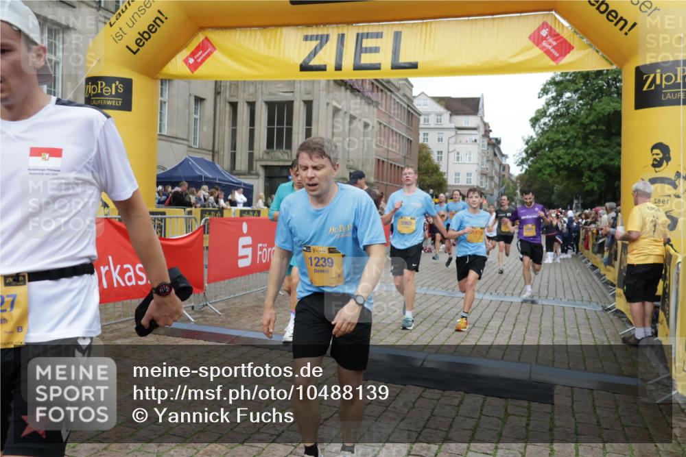 13.09.2026 - Kiel Lauf Yannick Fuchs http://msf.ph/oto/10488139 13.09.2026 10:32:42 Ziel 342, 870, 875, 1393, 1612, 1801, 4236, 4393, 4963, 5721, 6337, 7471, 7650, 8033, 8621, 8683, 9123, 10338, 11299, 11597, 12353, 12728, 524, 2716, 3170, 3353, 3570, 3923, 4079, 4236, 4349, 4512, 4903, 5965, 6435, 7790, 8376, 8465, 8489, 8878, 10087, 10981, 11299, 11319, 11416, 11451, 11612, 11975, 12071, 12367, 12761, 32, 1467, 3327, 9222, 9879, 153, 520, 1239, 2990, 4816, 4903, 5965, 8465, 10087, 10981, 11416, 11722, 11927, 11975, 12127 meine-sportfotos.de