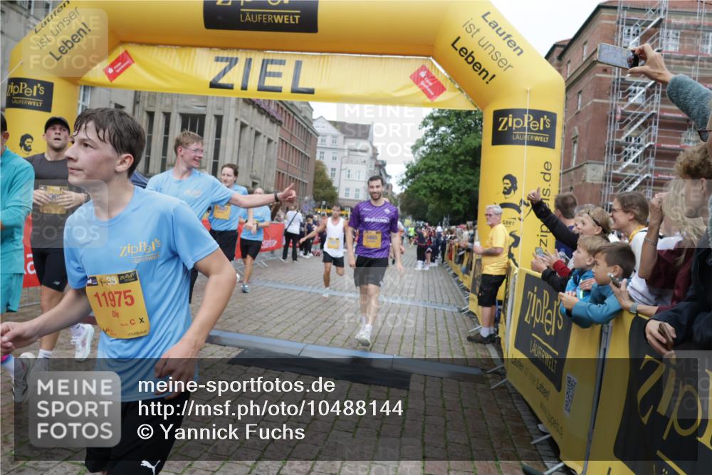 13.09.2026 - Kiel Lauf Yannick Fuchs http://msf.ph/oto/10488144 13.09.2026 10:32:44 Ziel 342, 870, 875, 1393, 1612, 1801, 4393, 4963, 5721, 6337, 7471, 7650, 8033, 8621, 8683, 9123, 10338, 11597, 12353, 12728, 524, 2716, 3170, 3353, 3570, 3923, 4079, 4236, 4349, 4512, 6435, 7790, 8033, 8376, 8489, 8878, 9123, 10087, 10981, 11299, 11319, 11416, 11451, 11612, 12071, 12367, 12761, 32, 1467, 3327, 9222, 9879, 153, 520, 1239, 2716, 2990, 4903, 5965, 8465, 8489, 10087, 10981, 11416, 11722, 11927, 11975, 12127 meine-sportfotos.de