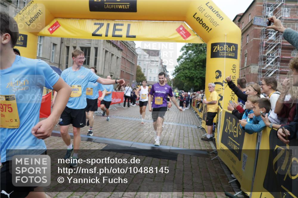 13.09.2026 - Kiel Lauf Yannick Fuchs http://msf.ph/oto/10488145 13.09.2026 10:32:45 Ziel 342, 870, 875, 1393, 1612, 1801, 4393, 4963, 5721, 6337, 7471, 7650, 8621, 8683, 10338, 11597, 12353, 12728, 524, 1393, 2716, 3170, 3353, 3570, 3923, 4079, 4236, 4349, 4512, 6435, 7790, 8033, 8376, 8489, 8683, 8878, 9123, 10981, 11299, 11319, 11451, 11612, 12071, 12367, 12761, 32, 1467, 3327, 9222, 9879, 10552, 153, 520, 1239, 2716, 4903, 5965, 8465, 8489, 10087, 10981, 11416, 11722, 11927, 11975 meine-sportfotos.de