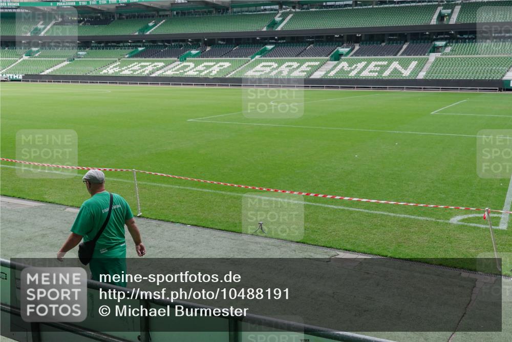 13.09.2026 - 21. swb-Marathon Bremen Michael Burmester http://msf.ph/oto/10488191 13.09.2026 09:56:41 Laufen im Stadion  meine-sportfotos.de
