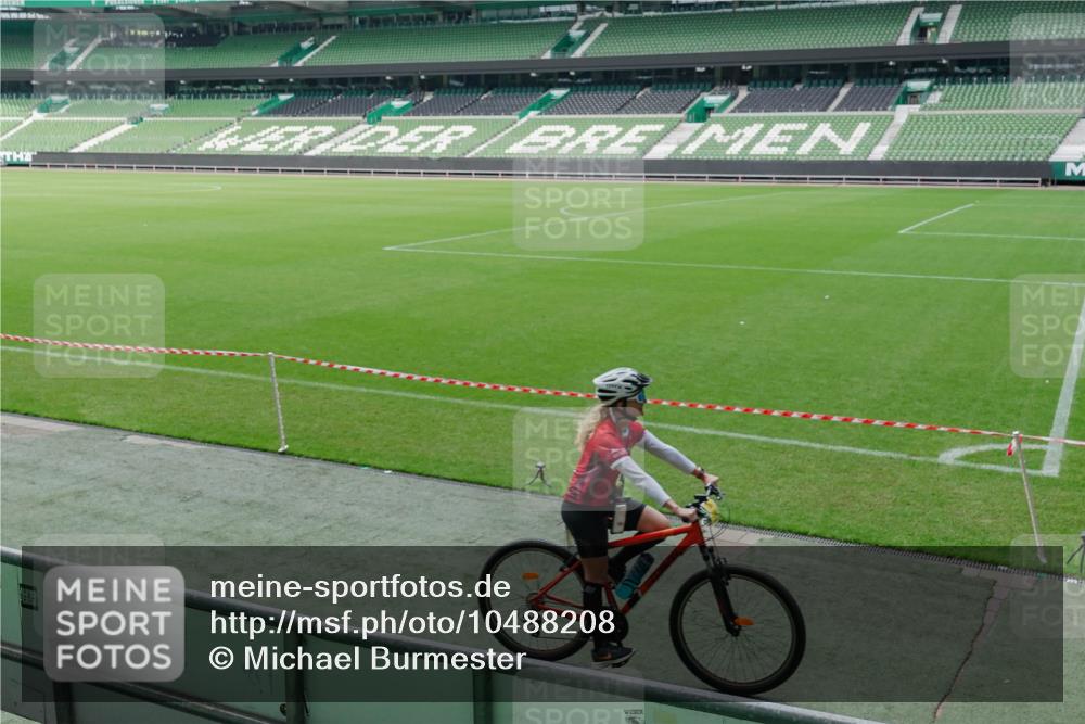 13.09.2026 - 21. swb-Marathon Bremen Michael Burmester http://msf.ph/oto/10488208 13.09.2026 10:14:50 Laufen im Stadion 13525, 13627 meine-sportfotos.de