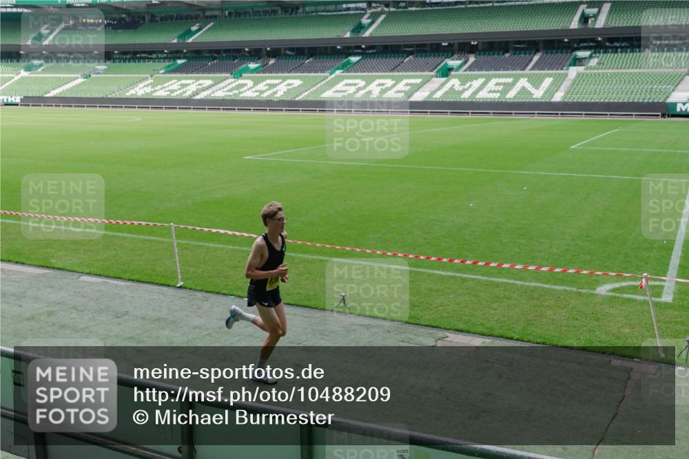 13.09.2026 - 21. swb-Marathon Bremen Michael Burmester http://msf.ph/oto/10488209 13.09.2026 10:14:51 Laufen im Stadion 13525, 13627 meine-sportfotos.de
