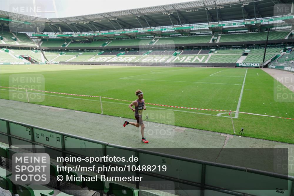 13.09.2026 - 21. swb-Marathon Bremen Michael Burmester http://msf.ph/oto/10488219 13.09.2026 10:16:00 Laufen im Stadion 10597, 12272, 13501, 13515, 13525, 13547, 13567, 13627, 13635 meine-sportfotos.de