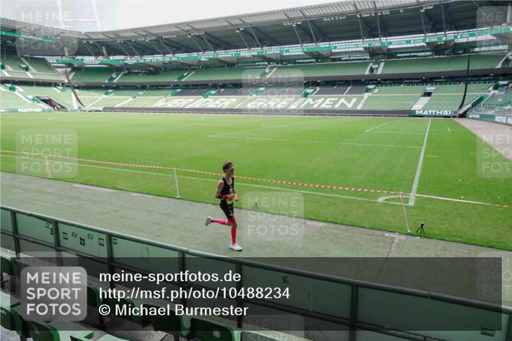13.09.2026 - 21. swb-Marathon Bremen Michael Burmester http://msf.ph/oto/10488234 13.09.2026 10:17:14 Laufen im Stadion 10597, 12272, 12458, 13501, 13504, 13510, 13515, 13517, 13522, 13542, 13547, 13561, 13567, 13569, 13576, 13579, 13603, 13604, 13623, 13630, 13635 meine-sportfotos.de