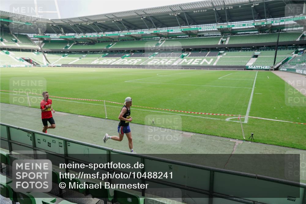 13.09.2026 - 21. swb-Marathon Bremen Michael Burmester http://msf.ph/oto/10488241 13.09.2026 10:17:40 Laufen im Stadion 10597, 12272, 12457, 12458, 13501, 13504, 13510, 13515, 13517, 13522, 13542, 13543, 13547, 13554, 13561, 13567, 13569, 13571, 13572, 13576, 13579, 13582, 13602, 13603, 13604, 13623, 13630, 13635, 13643 meine-sportfotos.de