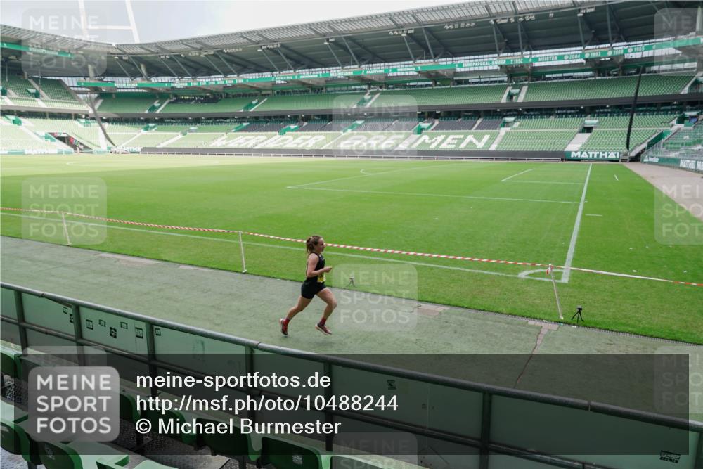 13.09.2026 - 21. swb-Marathon Bremen Michael Burmester http://msf.ph/oto/10488244 13.09.2026 10:17:49 Laufen im Stadion 10597, 12272, 12457, 12458, 13501, 13504, 13510, 13515, 13517, 13522, 13533, 13536, 13542, 13543, 13547, 13554, 13561, 13567, 13569, 13571, 13572, 13576, 13579, 13582, 13602, 13603, 13604, 13623, 13630, 13635, 13643 meine-sportfotos.de