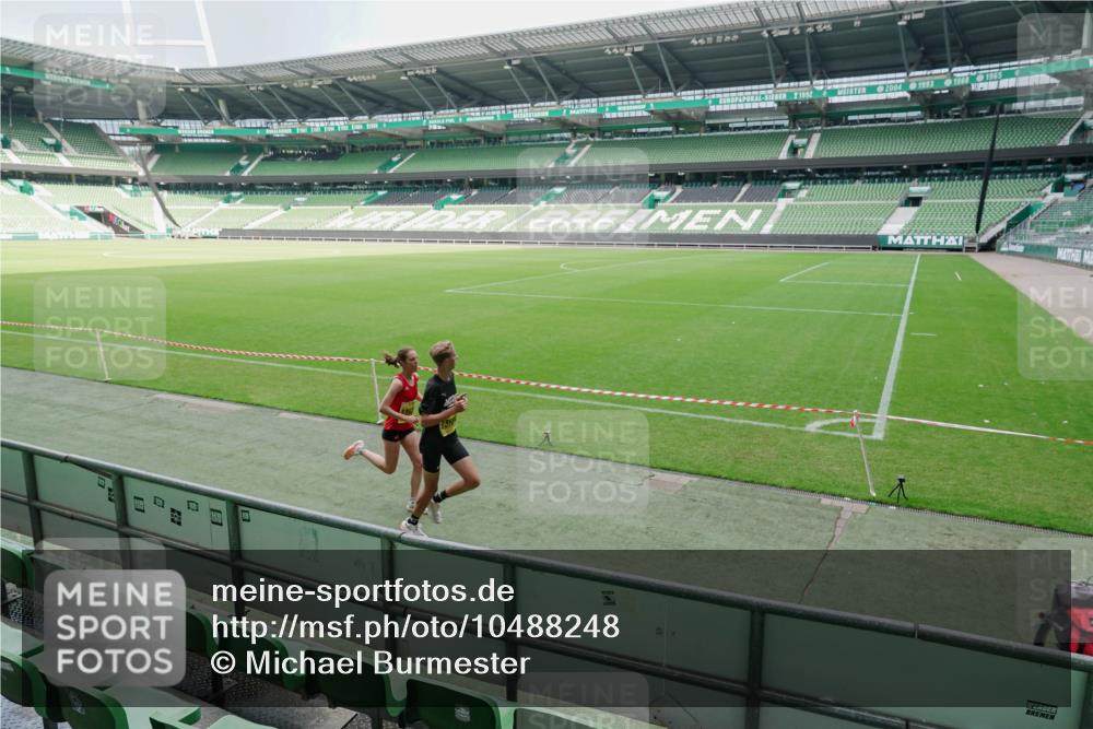 13.09.2026 - 21. swb-Marathon Bremen Michael Burmester http://msf.ph/oto/10488248 13.09.2026 10:18:02 Laufen im Stadion 12457, 12458, 13504, 13510, 13517, 13522, 13533, 13536, 13542, 13543, 13554, 13561, 13564, 13569, 13571, 13572, 13573, 13576, 13579, 13582, 13602, 13603, 13604, 13623, 13630, 13632, 13638, 13639, 13643, 13525 meine-sportfotos.de