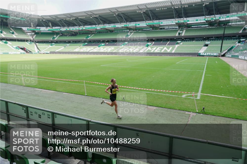 13.09.2026 - 21. swb-Marathon Bremen Michael Burmester http://msf.ph/oto/10488259 13.09.2026 10:18:36 Laufen im Stadion 10475, 11481, 11652, 12457, 12458, 13504, 13522, 13533, 13534, 13536, 13541, 13543, 13550, 13554, 13561, 13564, 13569, 13571, 13572, 13573, 13576, 13581, 13582, 13599, 13602, 13603, 13604, 13618, 13622, 13630, 13632, 13638, 13639, 13643, 13525, 13627 meine-sportfotos.de