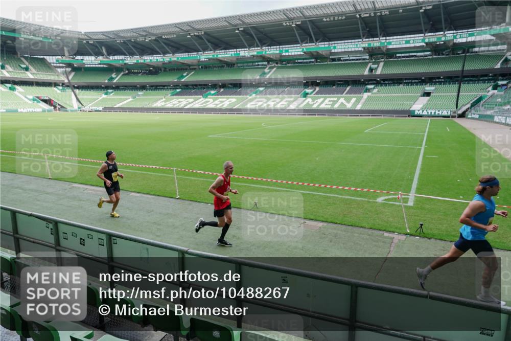 13.09.2026 - 21. swb-Marathon Bremen Michael Burmester http://msf.ph/oto/10488267 13.09.2026 10:19:28 Laufen im Stadion 10366, 10475, 11197, 11418, 11481, 11652, 12358, 12413, 12457, 13530, 13533, 13534, 13536, 13540, 13541, 13543, 13550, 13554, 13560, 13564, 13571, 13572, 13573, 13581, 13582, 13599, 13601, 13602, 13605, 13610, 13618, 13622, 13632, 13638, 13639, 13643, 10597, 12272, 13501, 13515, 13517, 13525, 13547, 13567, 13627, 13635 meine-sportfotos.de