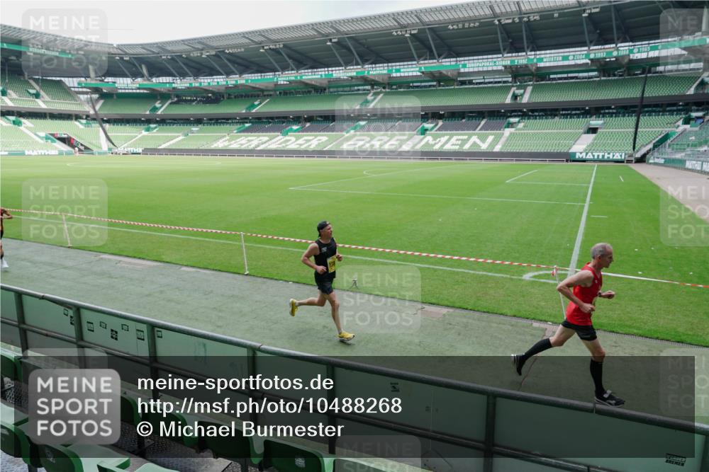 13.09.2026 - 21. swb-Marathon Bremen Michael Burmester http://msf.ph/oto/10488268 13.09.2026 10:19:29 Laufen im Stadion 10366, 10475, 11197, 11418, 11481, 11652, 12358, 12413, 12457, 13530, 13533, 13534, 13536, 13540, 13541, 13543, 13550, 13554, 13560, 13564, 13571, 13572, 13573, 13581, 13582, 13599, 13601, 13602, 13605, 13610, 13618, 13622, 13632, 13638, 13639, 13643, 10597, 12272, 13501, 13515, 13517, 13525, 13547, 13567, 13623, 13627, 13635 meine-sportfotos.de