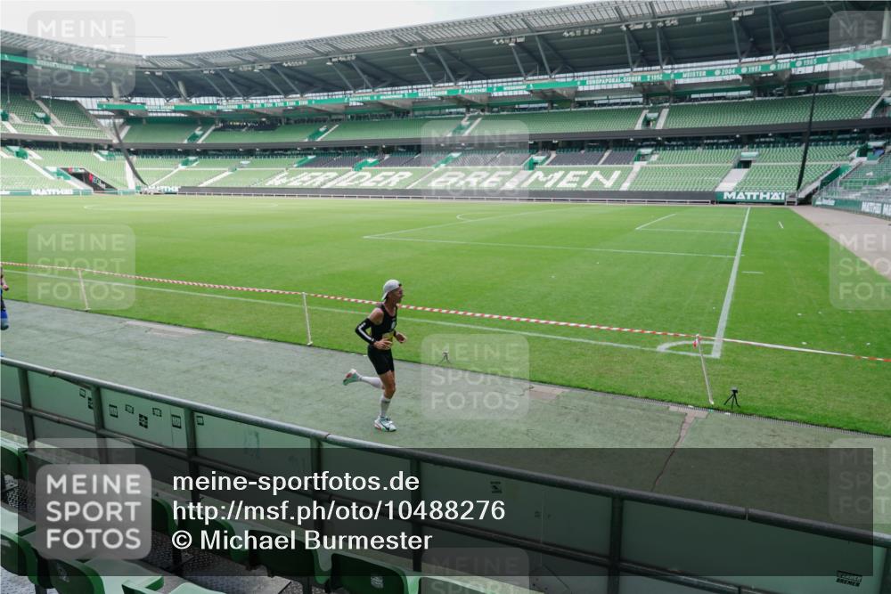 13.09.2026 - 21. swb-Marathon Bremen Michael Burmester http://msf.ph/oto/10488276 13.09.2026 10:19:46 Laufen im Stadion 10261, 10262, 10366, 10475, 10818, 10994, 11067, 11068, 11176, 11197, 11418, 11481, 11512, 11652, 12324, 12358, 12413, 13505, 13530, 13533, 13534, 13536, 13540, 13541, 13543, 13550, 13558, 13560, 13564, 13573, 13581, 13583, 13588, 13590, 13599, 13601, 13605, 13610, 13618, 13619, 13622, 13632, 13633, 13638, 13639, 10597, 12272, 13501, 13510, 13515, 13517, 13525, 13542, 13547, 13567, 13579, 13623, 13627, 13635 meine-sportfotos.de