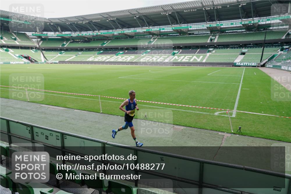 13.09.2026 - 21. swb-Marathon Bremen Michael Burmester http://msf.ph/oto/10488277 13.09.2026 10:19:48 Laufen im Stadion 10261, 10262, 10366, 10475, 10818, 10994, 11067, 11068, 11176, 11197, 11418, 11481, 11512, 11652, 12324, 12358, 12413, 12540, 13505, 13530, 13533, 13534, 13536, 13540, 13541, 13550, 13558, 13560, 13564, 13573, 13581, 13583, 13588, 13590, 13599, 13601, 13605, 13610, 13618, 13619, 13622, 13632, 13633, 13637, 13638, 13639, 10597, 12272, 13501, 13510, 13515, 13517, 13525, 13542, 13547, 13567, 13579, 13623, 13627, 13635 meine-sportfotos.de
