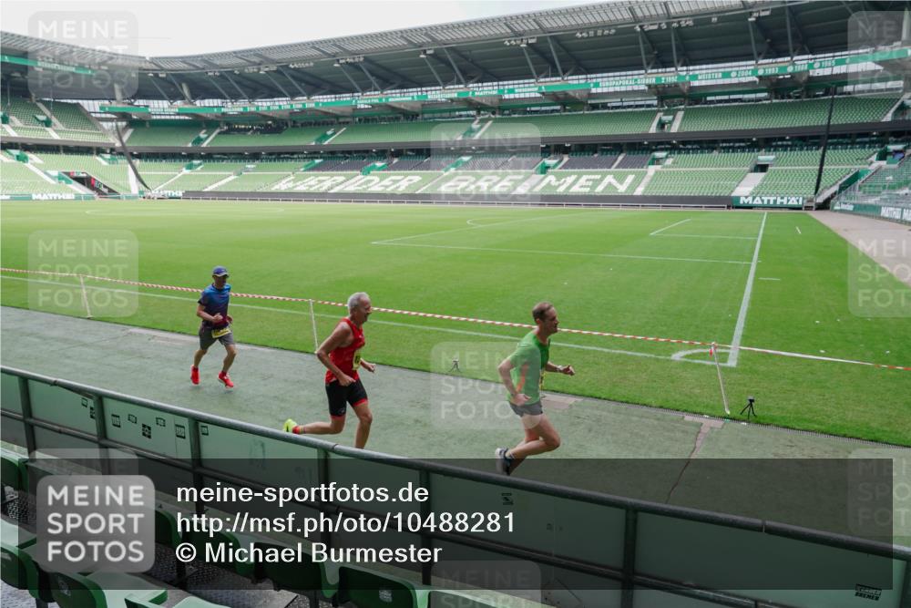 13.09.2026 - 21. swb-Marathon Bremen Michael Burmester http://msf.ph/oto/10488281 13.09.2026 10:19:52 Laufen im Stadion 10261, 10262, 10366, 10475, 10818, 10994, 11067, 11068, 11176, 11197, 11418, 11481, 11512, 11652, 12324, 12358, 12413, 12540, 13505, 13530, 13533, 13534, 13536, 13540, 13541, 13550, 13558, 13560, 13564, 13573, 13581, 13583, 13588, 13590, 13599, 13601, 13605, 13610, 13618, 13619, 13622, 13632, 13633, 13637, 13638, 13639, 10597, 12272, 13501, 13510, 13515, 13517, 13525, 13542, 13547, 13567, 13579, 13623, 13627, 13635 meine-sportfotos.de