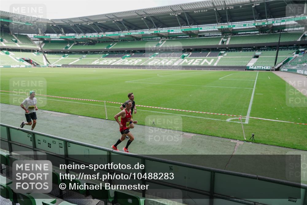 13.09.2026 - 21. swb-Marathon Bremen Michael Burmester http://msf.ph/oto/10488283 13.09.2026 10:19:54 Laufen im Stadion 10261, 10262, 10366, 10475, 10818, 10994, 11067, 11068, 11176, 11197, 11418, 11481, 11512, 11652, 12324, 12358, 12413, 12540, 13505, 13530, 13533, 13534, 13536, 13540, 13541, 13550, 13558, 13560, 13564, 13573, 13581, 13583, 13588, 13590, 13599, 13601, 13605, 13610, 13618, 13619, 13622, 13632, 13633, 13637, 13638, 13639, 10597, 12272, 13501, 13510, 13515, 13517, 13542, 13547, 13567, 13579, 13623, 13627, 13635 meine-sportfotos.de