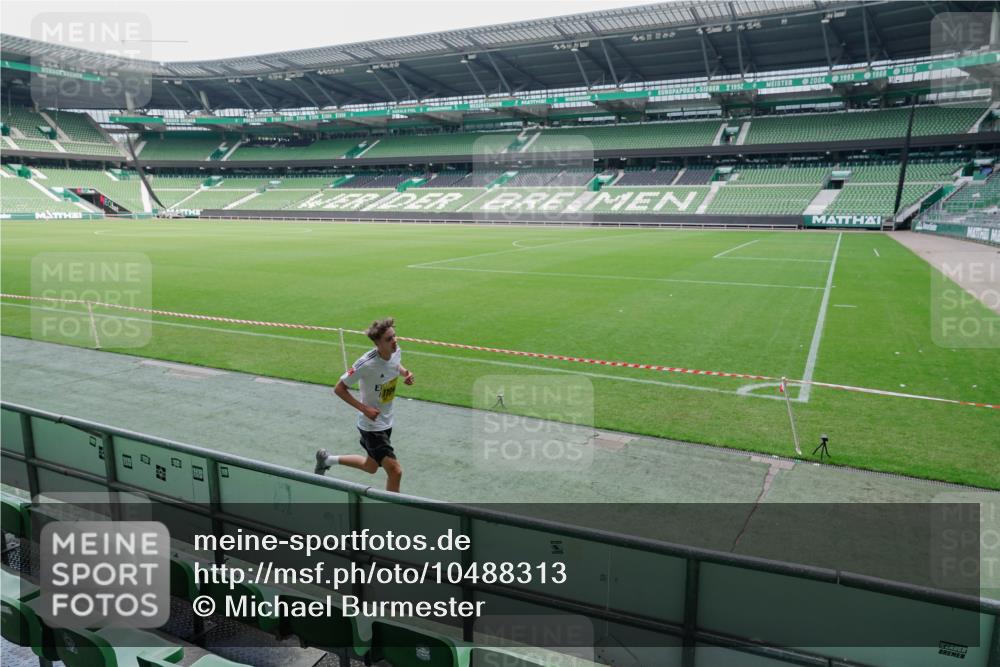 13.09.2026 - 21. swb-Marathon Bremen Michael Burmester http://msf.ph/oto/10488313 13.09.2026 10:21:47 Laufen im Stadion 10244, 10261, 10262, 10302, 10818, 10926, 10961, 11067, 11068, 11083, 11142, 11176, 11338, 11454, 11619, 11738, 11854, 11916, 11944, 11964, 12003, 12289, 12324, 12456, 12513, 12520, 12538, 12540, 13507, 13514, 13535, 13539, 13548, 13551, 13553, 13558, 13559, 13568, 13575, 13583, 13584, 13587, 13588, 13590, 13606, 13608, 13619, 13636, 13637, 11481, 11652, 12457, 12458, 13504, 13522, 13533, 13534, 13536, 13543, 13550, 13554, 13561, 13564 meine-sportfotos.de