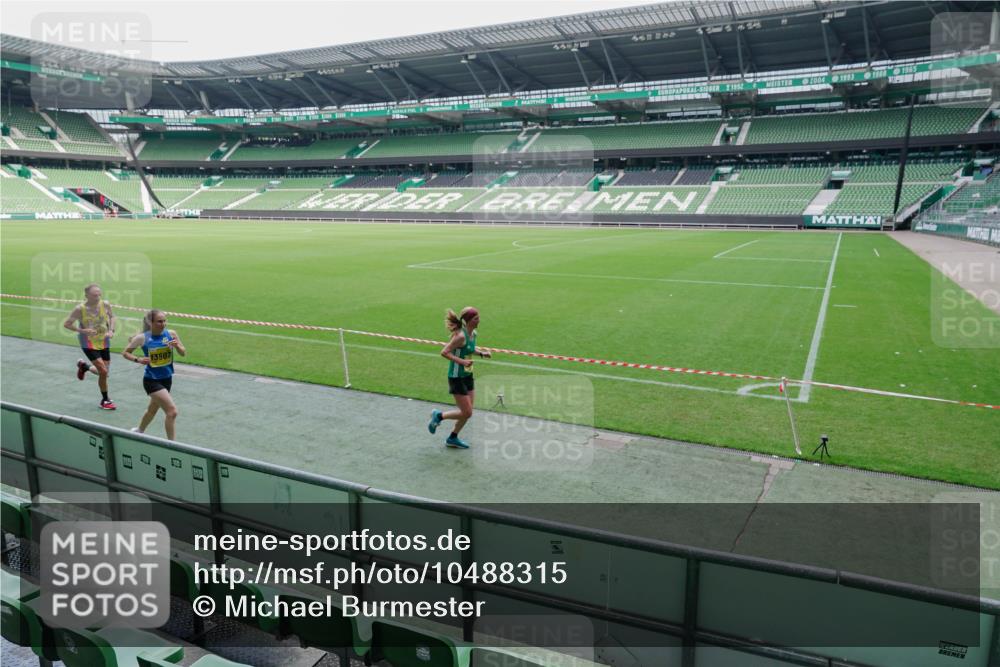 13.09.2026 - 21. swb-Marathon Bremen Michael Burmester http://msf.ph/oto/10488315 13.09.2026 10:21:52 Laufen im Stadion 10244, 10261, 10262, 10302, 10441, 10818, 10926, 10961, 11067, 11068, 11083, 11142, 11338, 11454, 11619, 11738, 11854, 11916, 11944, 11964, 12003, 12289, 12324, 12456, 12513, 12520, 12538, 12540, 13507, 13514, 13519, 13535, 13539, 13548, 13551, 13553, 13559, 13568, 13575, 13583, 13584, 13587, 13590, 13606, 13608, 13619, 13636, 13637, 13641, 10475, 11481, 11652, 12457, 12458, 13504, 13522, 13533, 13534, 13536, 13543, 13550, 13554, 13561, 13564 meine-sportfotos.de