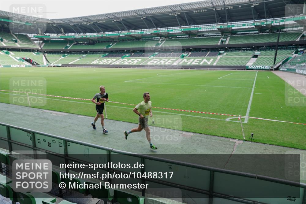 13.09.2026 - 21. swb-Marathon Bremen Michael Burmester http://msf.ph/oto/10488317 13.09.2026 10:21:55 Laufen im Stadion 10244, 10302, 10441, 10818, 10926, 10961, 11067, 11083, 11142, 11338, 11454, 11619, 11738, 11854, 11916, 11944, 11964, 12003, 12289, 12324, 12456, 12513, 12520, 12538, 12540, 13507, 13514, 13519, 13535, 13539, 13548, 13551, 13553, 13559, 13568, 13575, 13583, 13584, 13587, 13606, 13608, 13636, 13637, 13641, 10475, 11481, 11652, 12457, 12458, 13504, 13522, 13533, 13534, 13536, 13543, 13550, 13554, 13561, 13564 meine-sportfotos.de