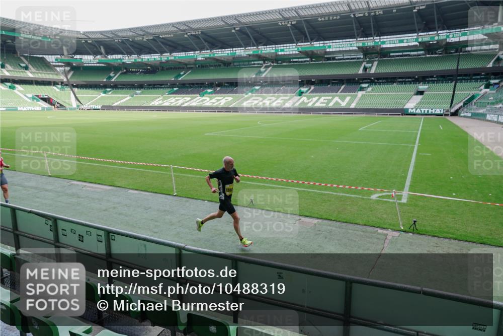 13.09.2026 - 21. swb-Marathon Bremen Michael Burmester http://msf.ph/oto/10488319 13.09.2026 10:22:01 Laufen im Stadion 10244, 10302, 10441, 10926, 10961, 11083, 11142, 11338, 11454, 11619, 11738, 11854, 11916, 11944, 11964, 12003, 12289, 12370, 12456, 12513, 12520, 12538, 13507, 13513, 13514, 13519, 13535, 13539, 13548, 13551, 13553, 13559, 13568, 13575, 13584, 13587, 13606, 13608, 13636, 13641, 10475, 11481, 11652, 12457, 12458, 13504, 13533, 13534, 13536, 13541, 13543, 13550, 13554, 13561, 13564 meine-sportfotos.de